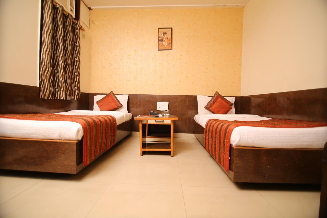 Hotel Pappan Plaza Palwal エクステリア 写真
